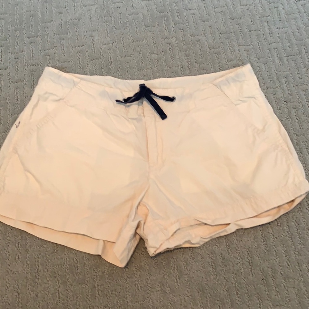 3” light weight short with navy tie waist